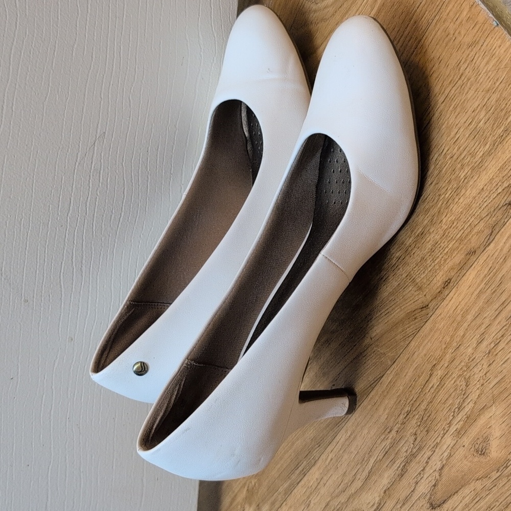 LifeStride Soft System White Pumps